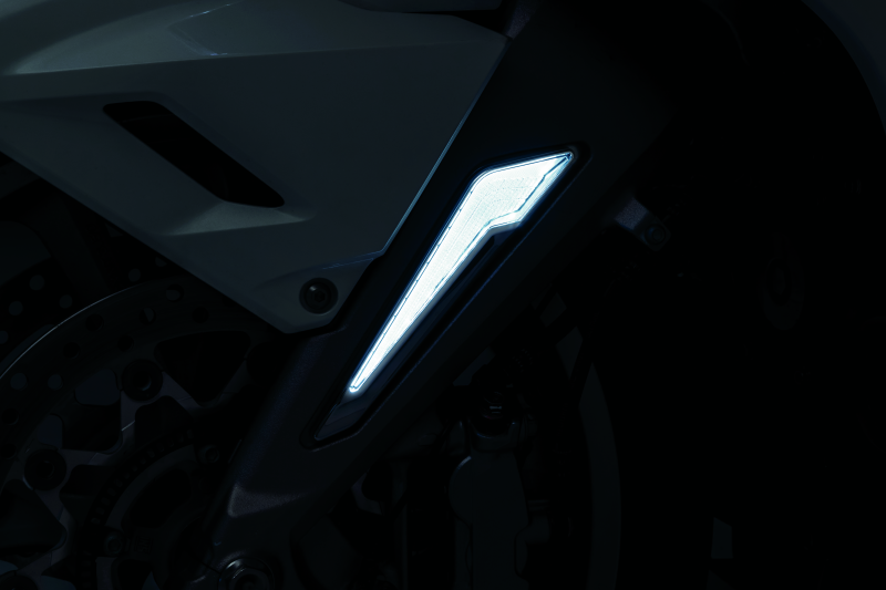 Load image into Gallery viewer, Kuryakyn 3252 KUR LED Auxilliary Lights J
