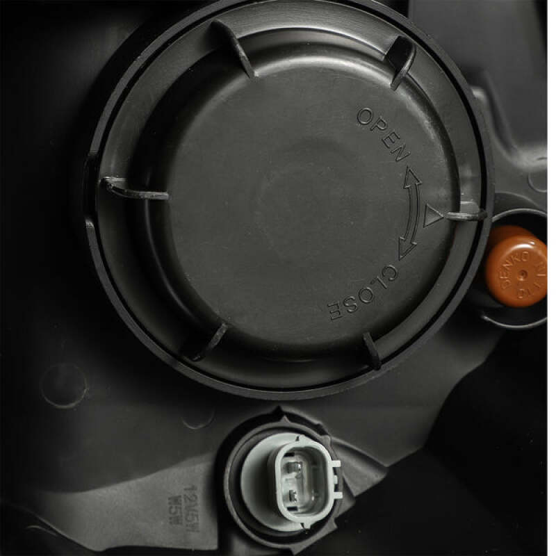 Load image into Gallery viewer, Alpharex 880702 ARX LUXX Headlights
