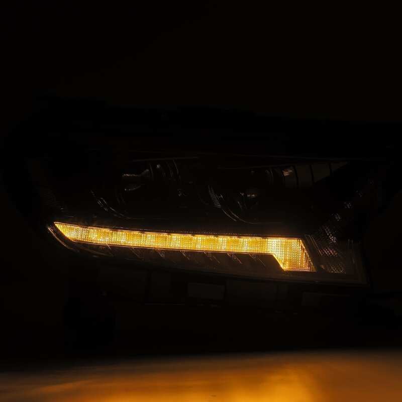 Load image into Gallery viewer, Alpharex 880121 ARX LUXX Headlights
