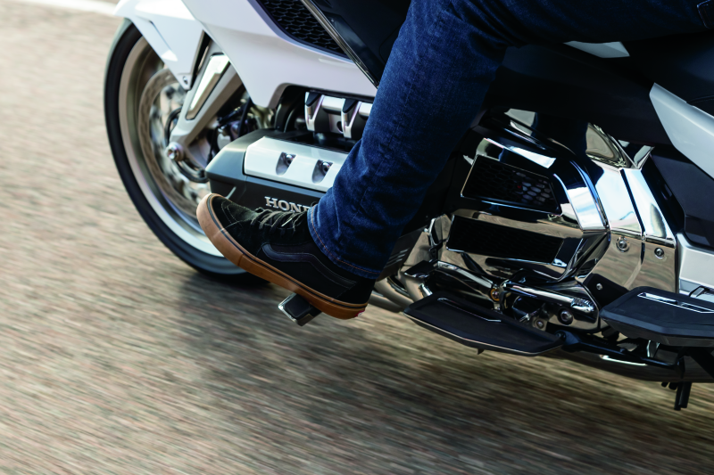 Load image into Gallery viewer, Kuryakyn 6750 KUR Foot Pegs C
