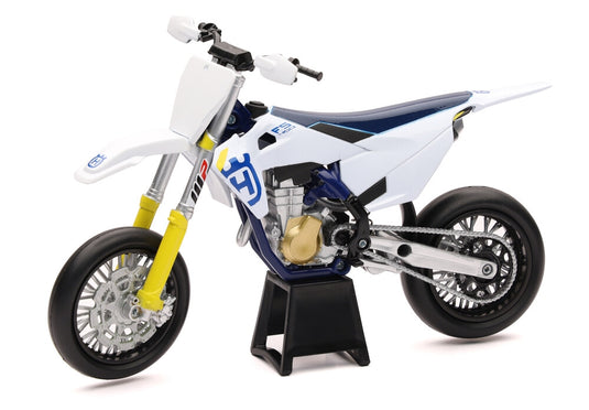 New Ray Toys 58163 1:12 Scale Husqvarna - FS450 Super Moto Bike