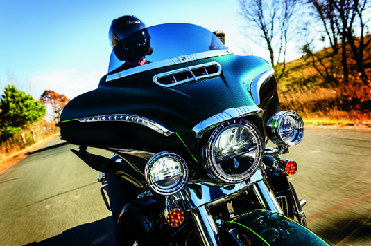 Kuryakyn 2631 KUR Windshield Trim