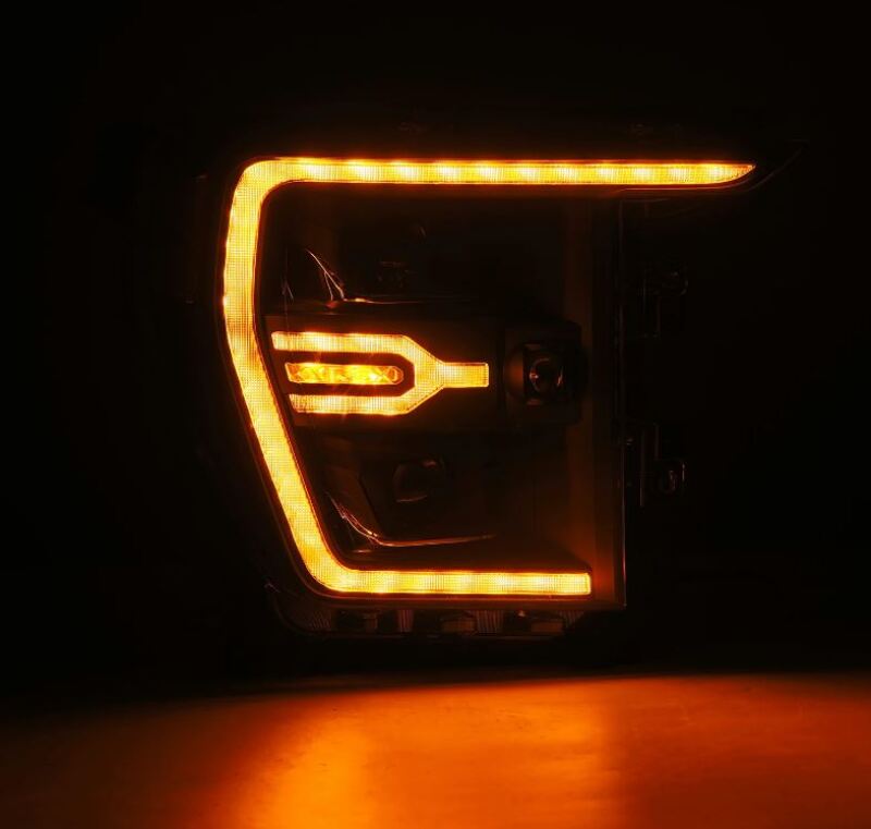 Load image into Gallery viewer, Alpharex 880139 ARX LUXX Headlights
