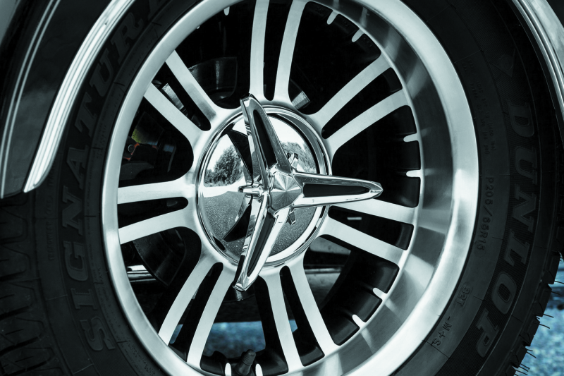 Load image into Gallery viewer, Kuryakyn 1243 KUR Center Caps
